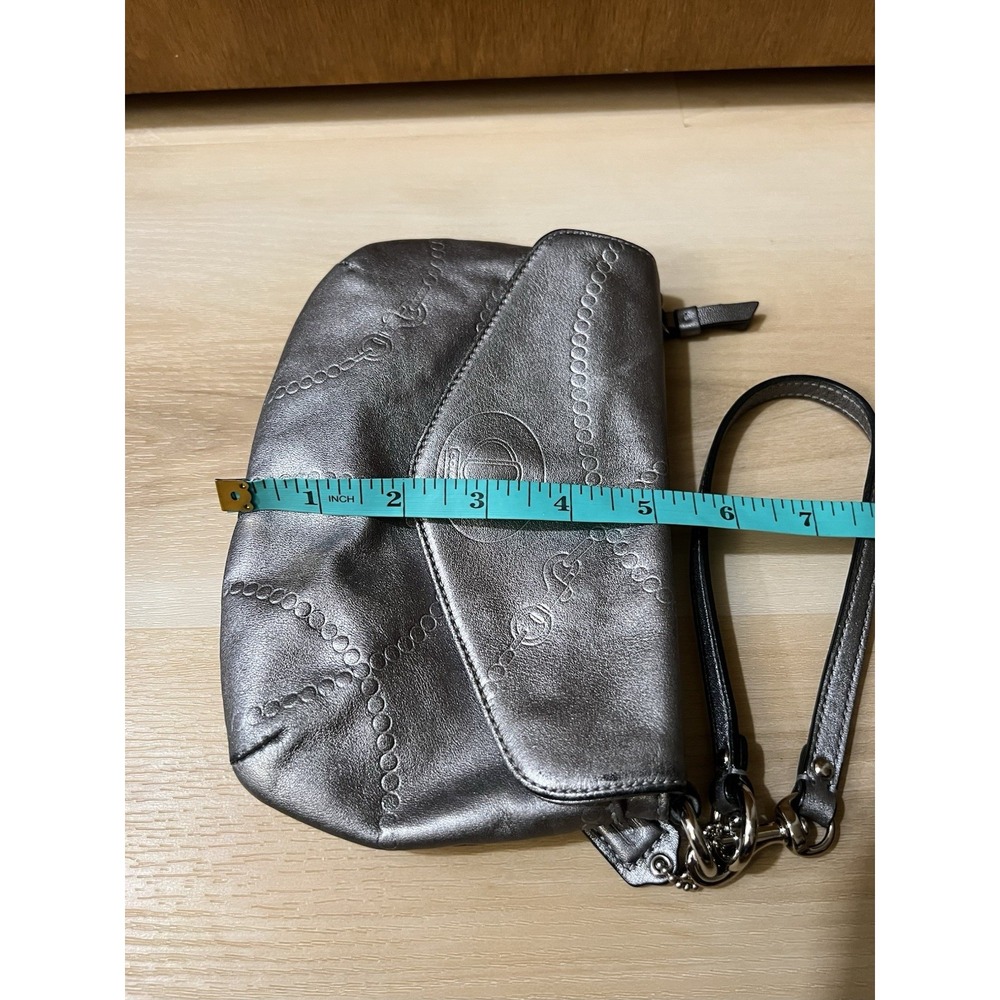 Coach Y2K Silver Leather Chain Emblem Embossed Wristlet Hangtag Purple Interior‎ - Picture 11 of 11
